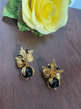 Load image into Gallery viewer, Mexican Filigree Earrings with Stones. Azucenas
