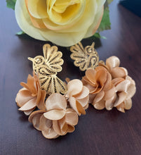 Load image into Gallery viewer, Filigrana aretes de colibrí/ Gold
