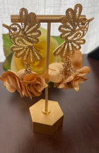Load image into Gallery viewer, Filigrana aretes de colibrí/ Gold
