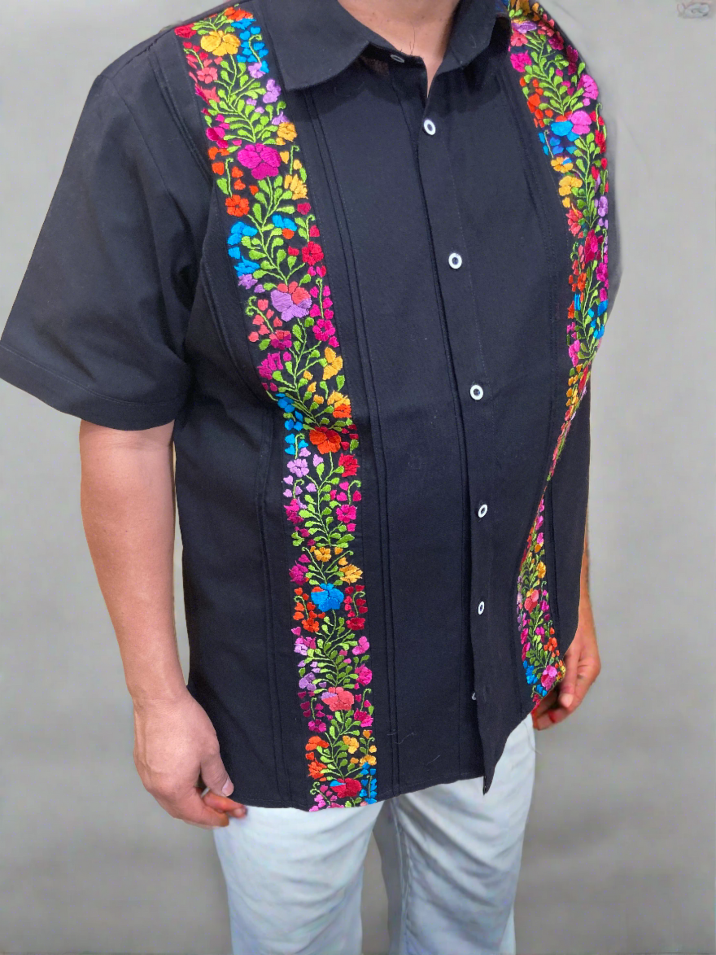 Black Guayabera - Multicolor Detail